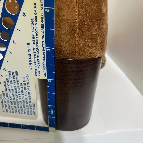 -- WHITE HOUSE BLACK MARKET Heidi Gore Ankle Boot size 9 - Picture 9 of 9